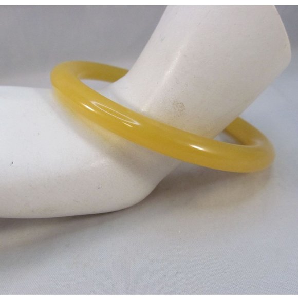 Vintage Yellow Marbled Bakelite Bangle Bracelet - Picture 6 of 10